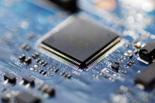中BBIN国拿下5台光刻机美国最担心的事还是发生了国产芯片破冰