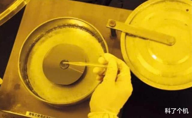 国产BBIN半导体设备的龙头：已开发出了5nm以下刻蚀设备获批量的订单(图2)