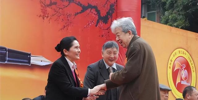 我国半导体功勋李爱珍：四次落选中科院院士却在BBIN BBIN宝盈集团美国被选中(图16)