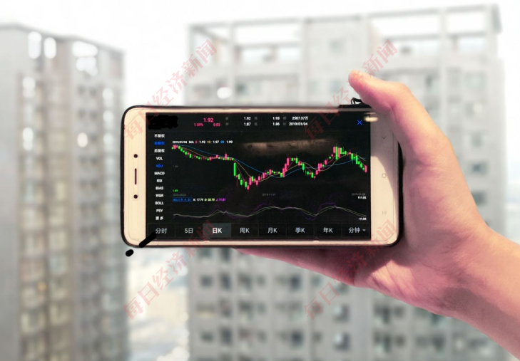 BBIN BBIN宝盈集团大幅跑赢同类指数这只半导体有何不同？