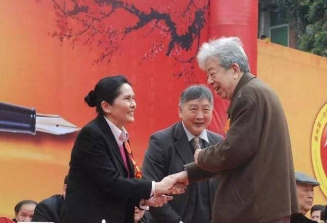 BBIN BBIN宝盈半导体功勋李爱珍：四次落选中科院士意外成美国首位外籍院士(图13)