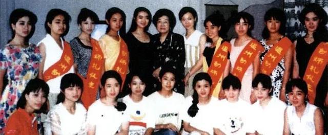 温州奇女子做男也要做女肩挑地产、半导体双担巾帼浑身是胆BBIN BBIN宝盈(图8)