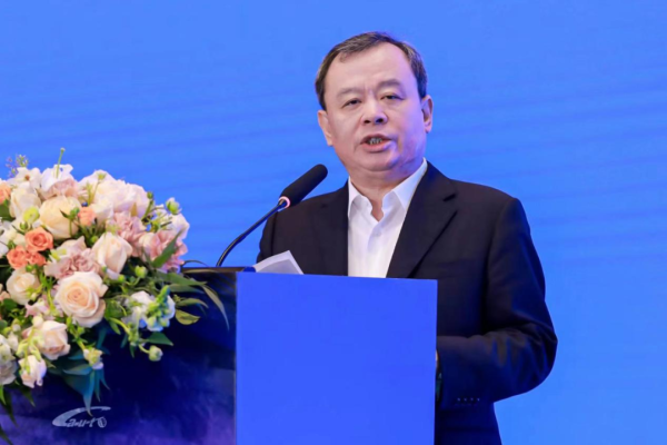 芯片问题何解？汽车半导体千人大BBIN BBIN宝盈集团会召开(图2)