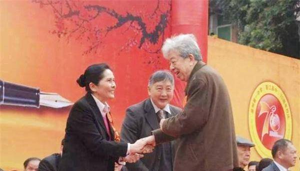 她是我国半导体研究的功臣4次申BBIN BBIN宝盈请院士落选今成“美国院士”(图5)
