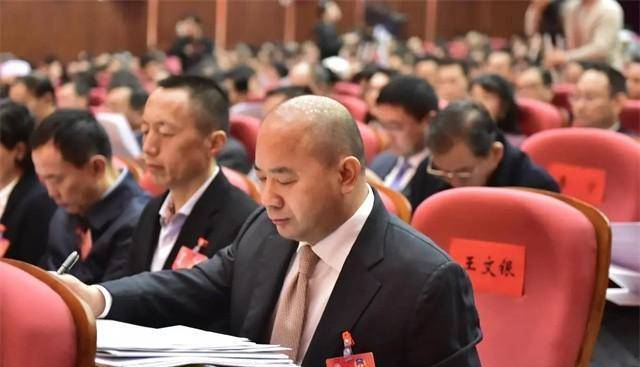 穷小伙带10元BBIN BBIN宝盈南下闯深圳靠一根铜线亿营收额超马化腾(图27)